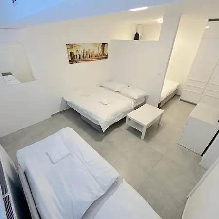Krásny - Perfektný V Novom Meste Apartamento